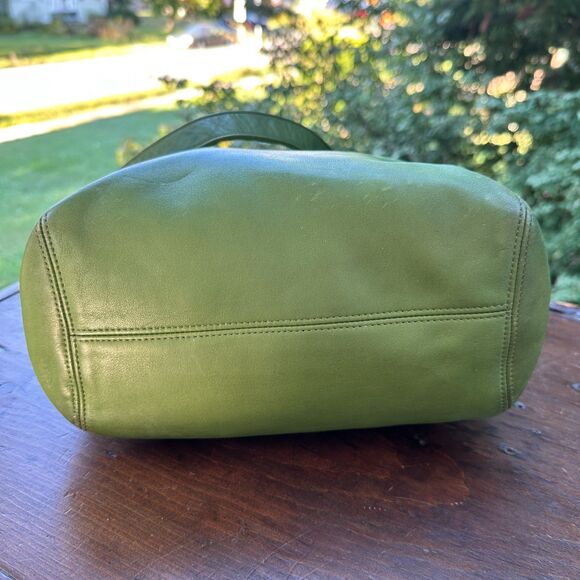 Vintage Coach Soho Buckle Bag Style No. 4157 in Leaf Green - Picture 3 of 11